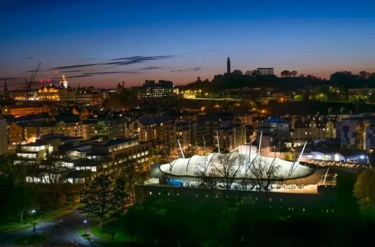 109046 Edinburgh Skyine Small 768X506