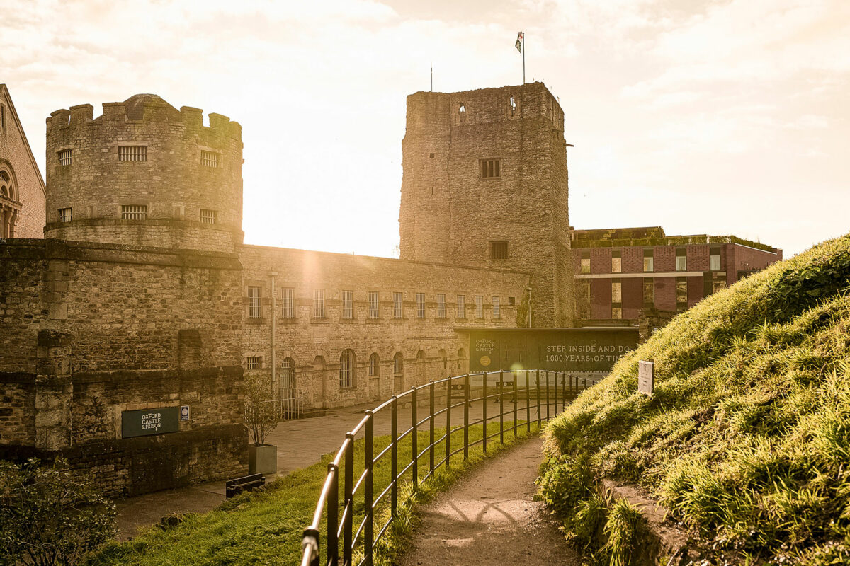 Castle Outside Sunset 2019 2000Px 1200X800